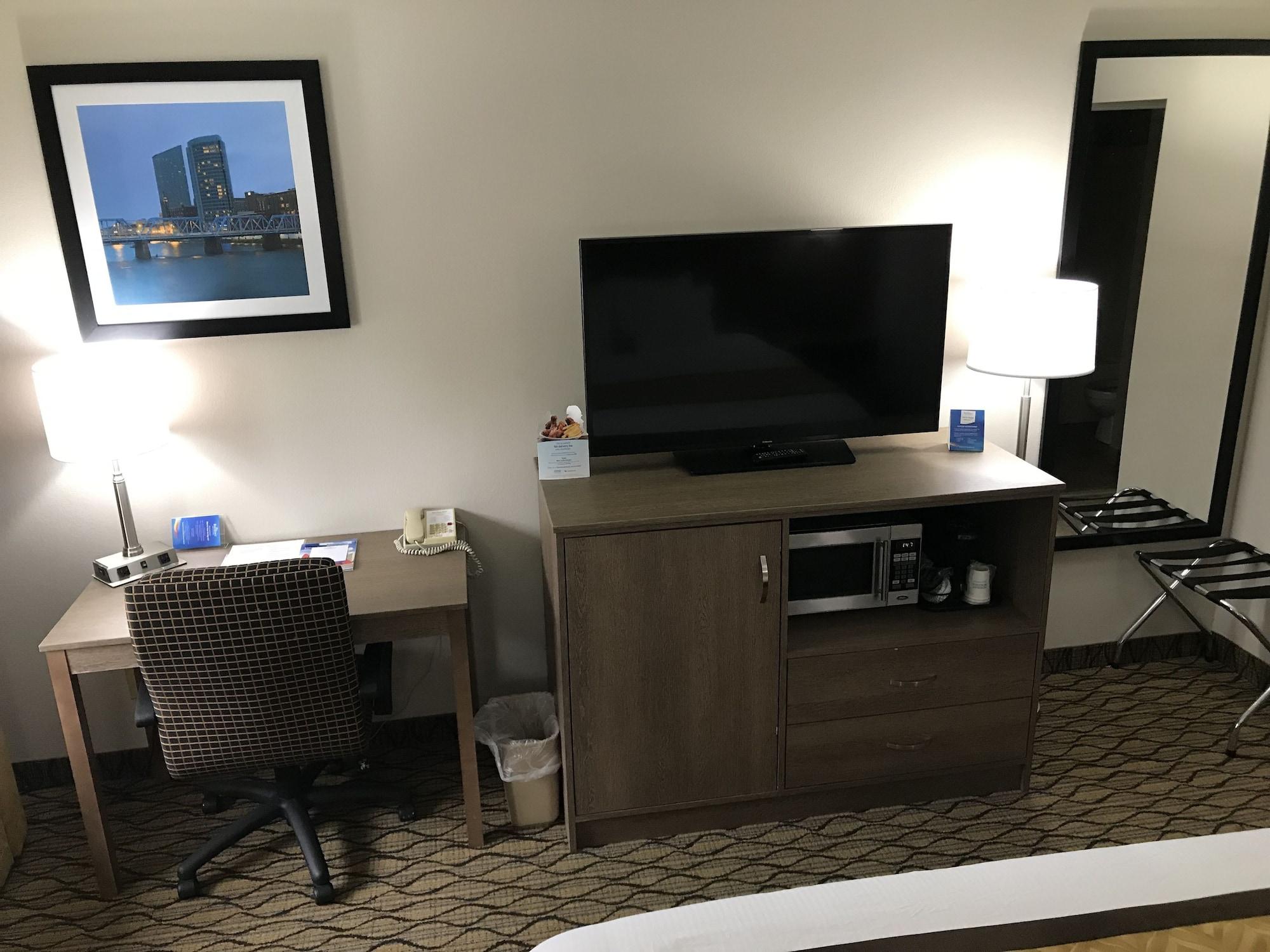 Hotel Baymont By Wyndham Grand Rapids Airport Cascade Zewnętrze zdjęcie