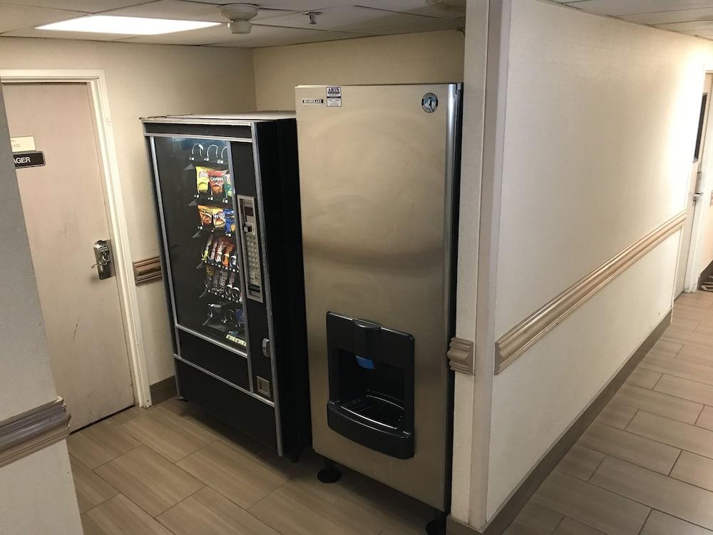 Hotel Baymont By Wyndham Grand Rapids Airport Cascade Zewnętrze zdjęcie